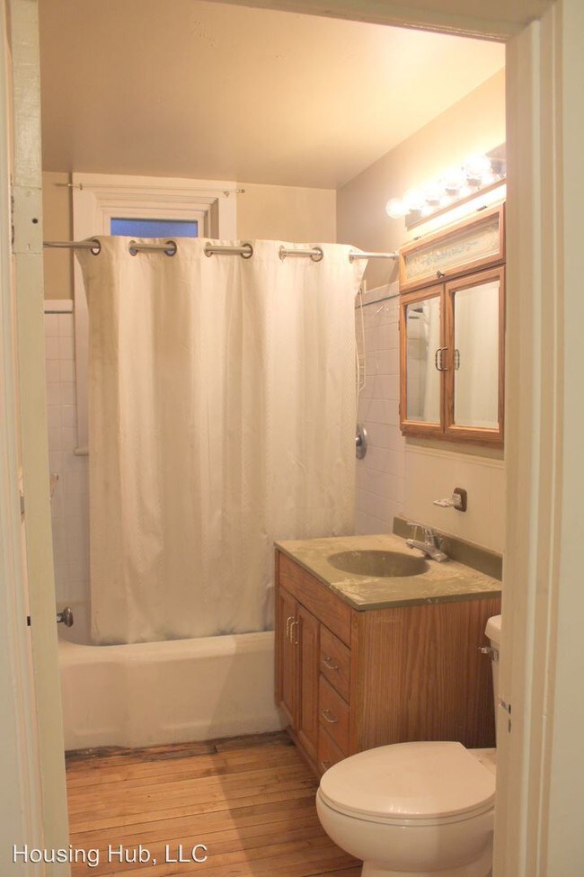 Building Photo - 940 3rd St E