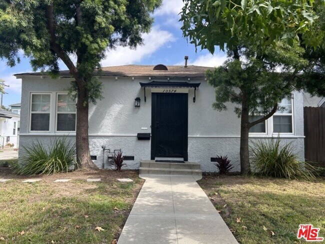 Building Photo - 10574 Ayres Ave