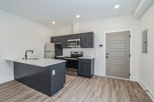 Building Photo - 6906 Ridge Ave