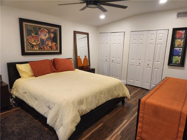 Building Photo - 814 SE 13th St