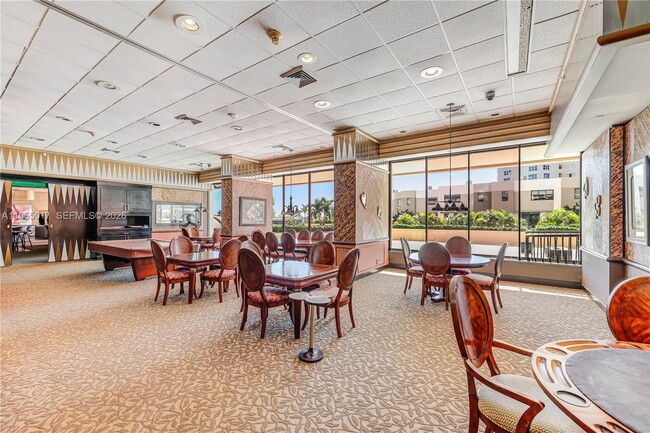 Building Photo - 1800 NE 114th St