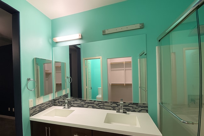 Building Photo - Charming 2-Bed / 2.5-Bath Townhouse in the...