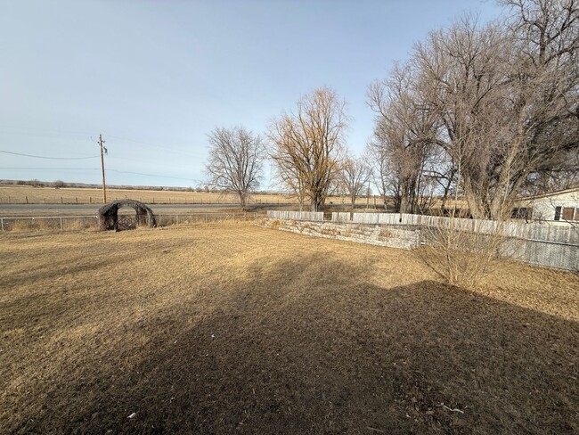 Building Photo - 2 Bedroom 1.5 Semi-Rural Mobile Home with ...