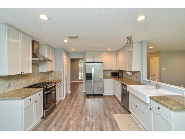 Building Photo - 6111 Dove Fern Ct