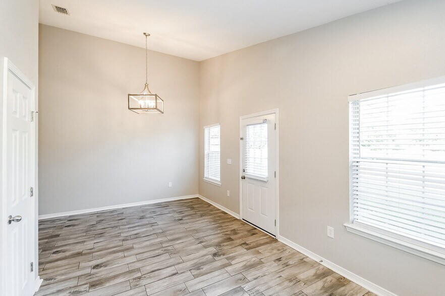 Building Photo - 2847 Cross Creek Dr