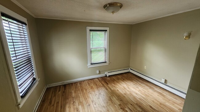 Building Photo - 2 Bedroom, 1 Bathroom with Laundry & Off Street Parking - Available August 1st!