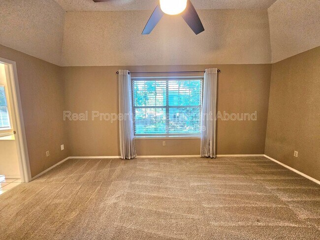 Building Photo - 4009 East 88th St S
