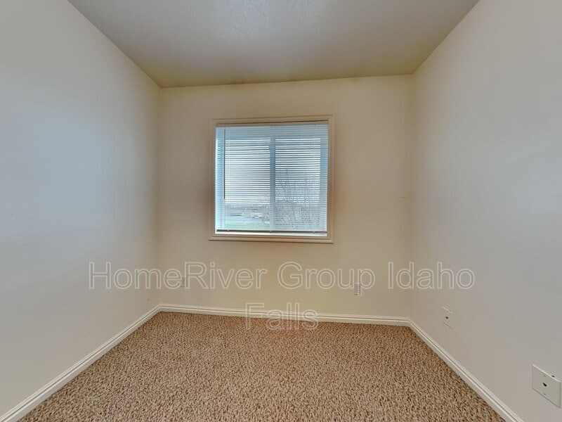 Building Photo - 1374 Midway Ave