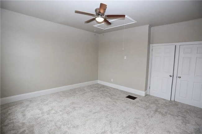 Building Photo - 305 Chestnut St