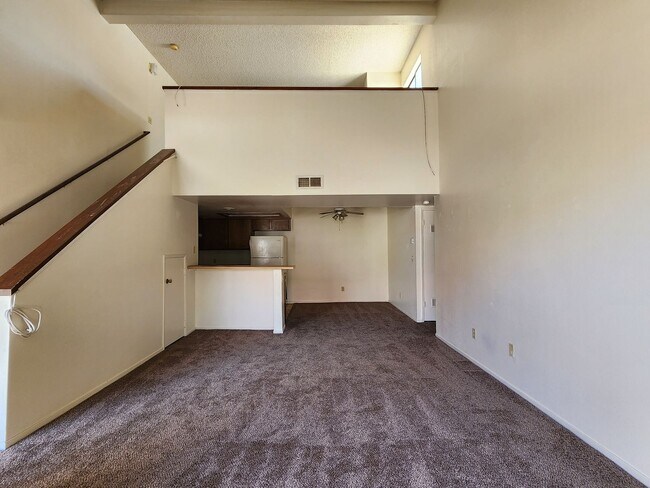 Building Photo - CUTE 2ND FLOOR  1 BEDROOM CONDO W/ LOFT