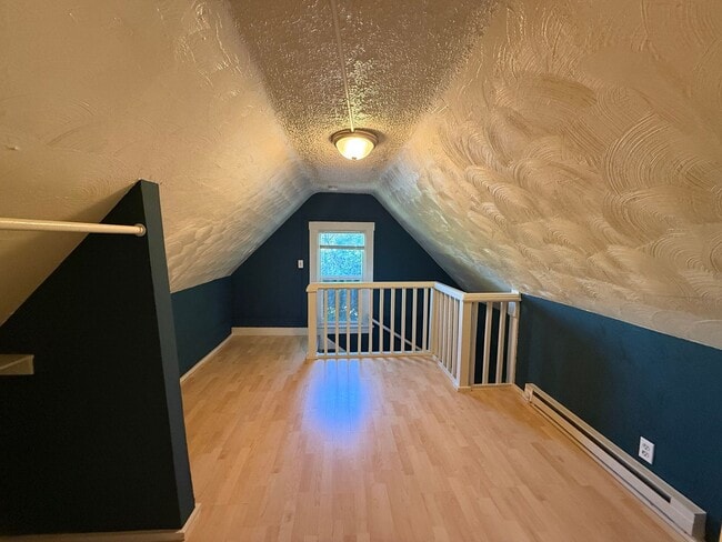 Building Photo - Cozy 2 Bedroom 1 Bath Home