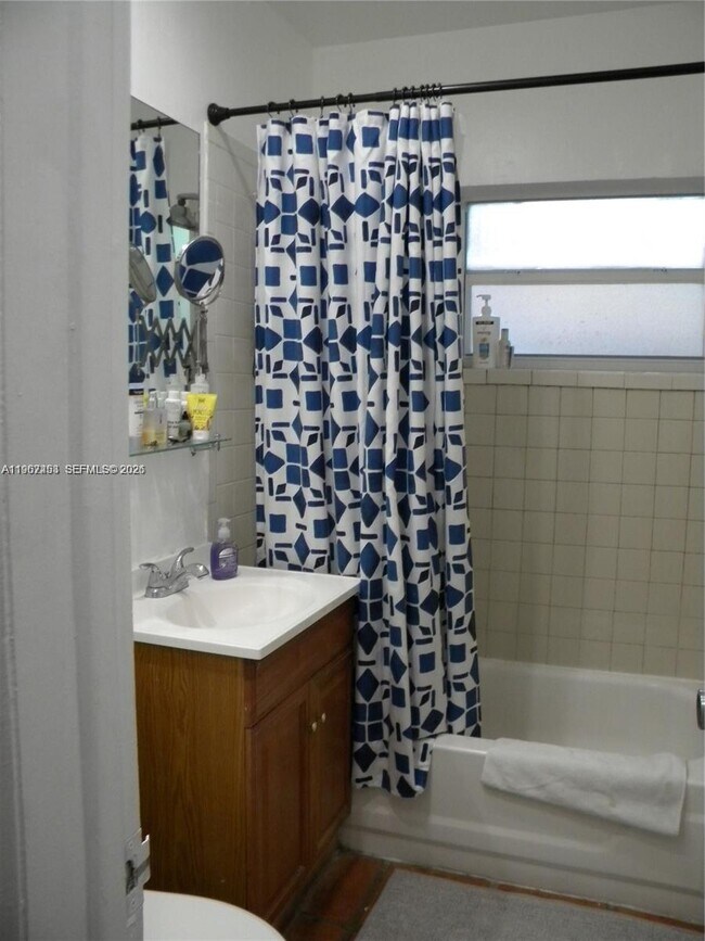 Building Photo - 3475 SW 1st Ave