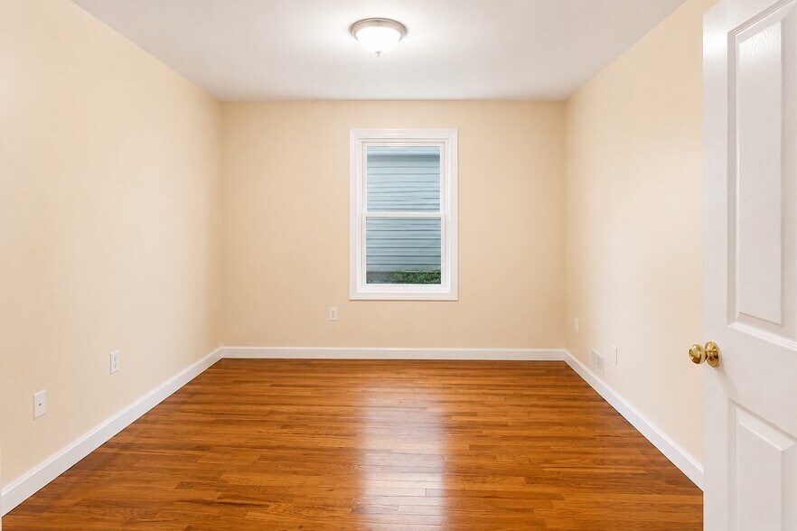 BEDROOM #3 - 226 Bond St