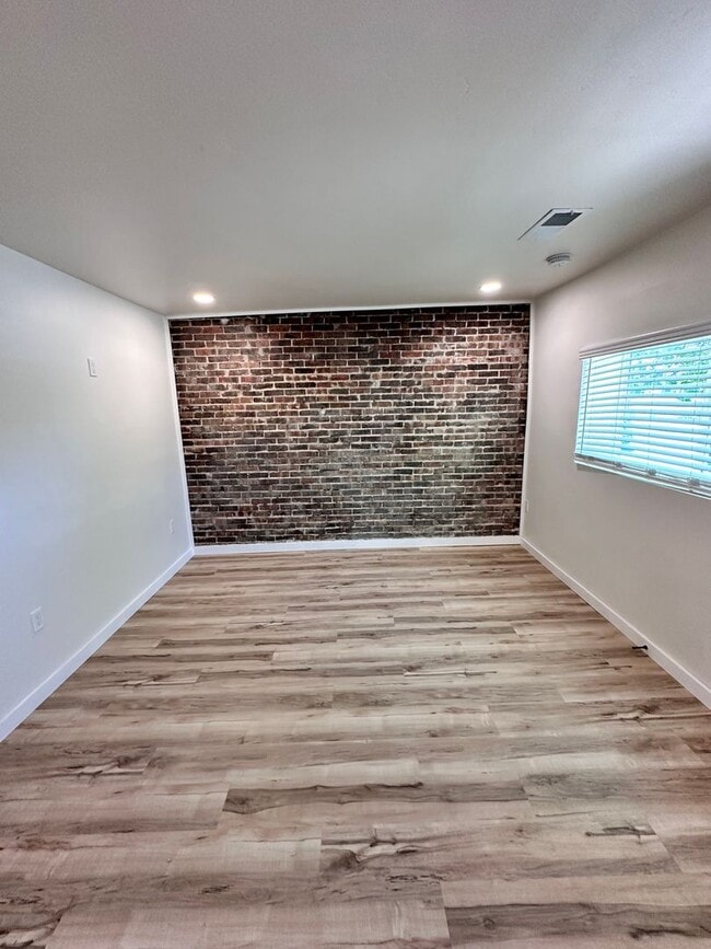 Primary Photo - Luxurious 1 Bed 1 Bath Home: Your Oasis Aw...