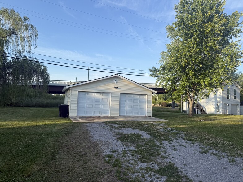 Building Photo - 109 Meadowbrook St