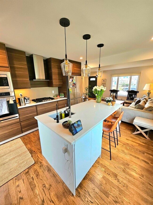 Building Photo - 301 E Glen Ave