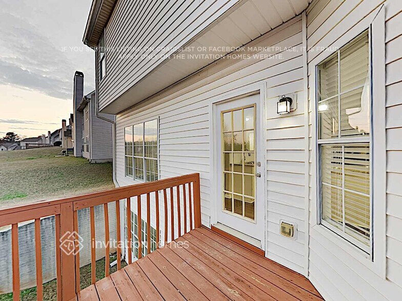 Building Photo - 532 Chaucer Way