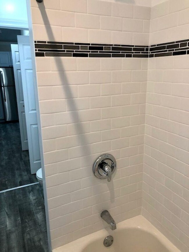 Building Photo - 1 bedroom in Chicago IL 60657