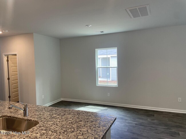 Building Photo - 454 Ladyfish Loop NW