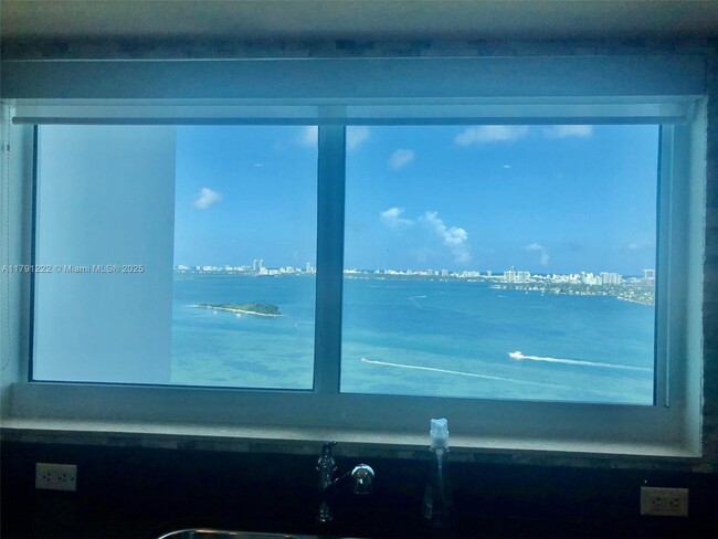Building Photo - 1800 N Bayshore Dr