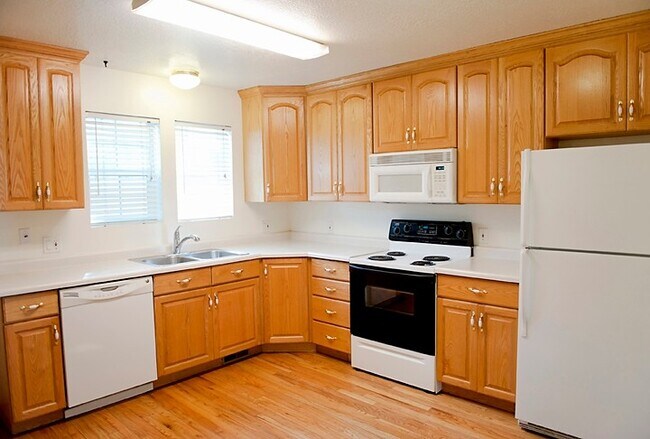 Building Photo - 260 E 400 N