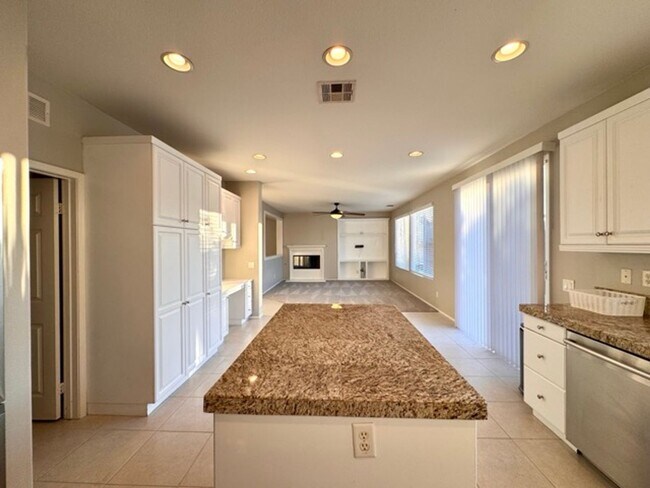 Building Photo - Beautiful 4 bedroom two story house with RV parking for LEASE in Murrieta!