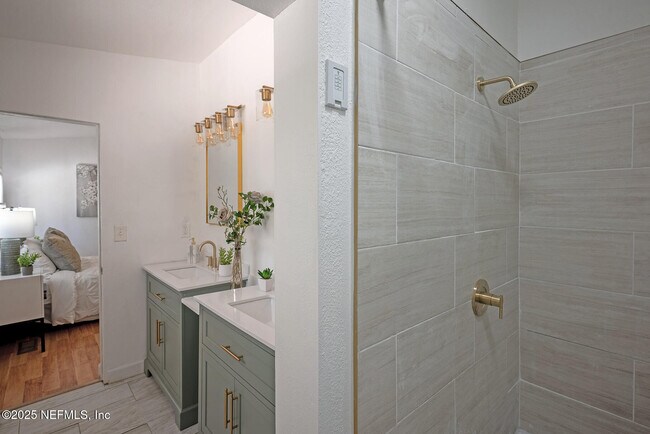 Building Photo - 2565 Burlingame Dr W