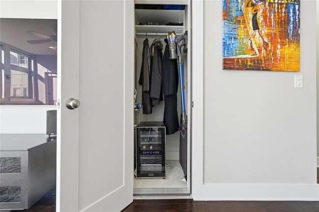 Building Photo - 908 Nueces St