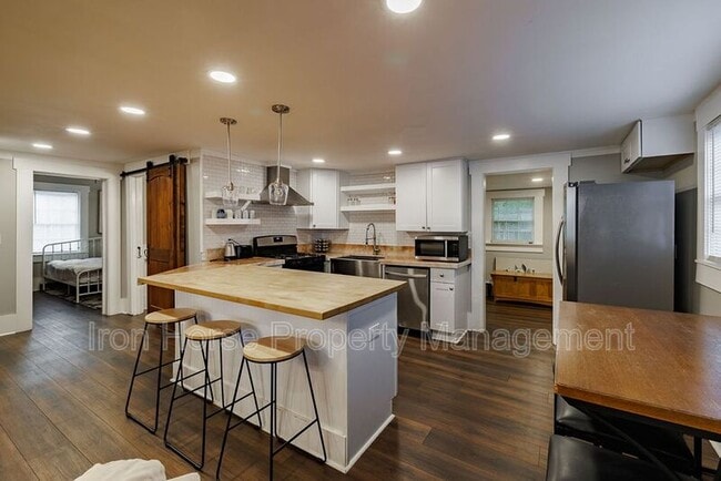 Building Photo - 1760 Old West Broad St