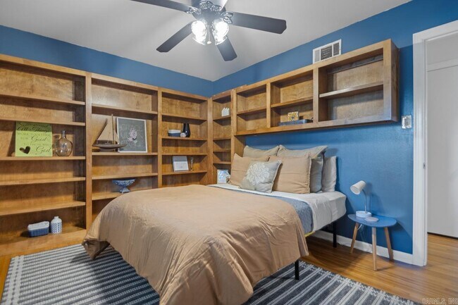 Building Photo - 7001 Blue Bird Dr