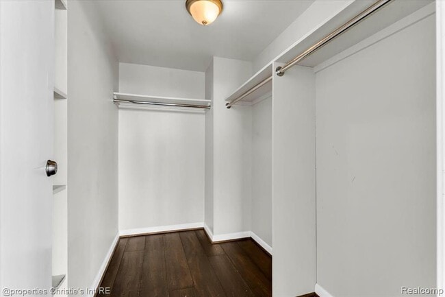 Building Photo - 250 E Harbortown Dr