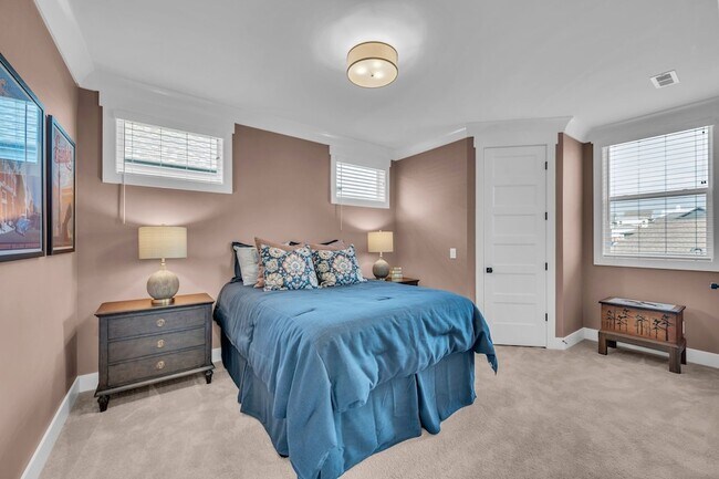 Building Photo - 5045 Kathryn Ave