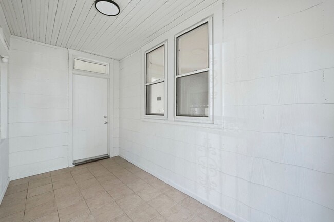 Building Photo - New THREE BED listing in Fort Wayne!