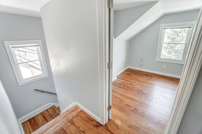 Building Photo - 3627 Zinsle Ave