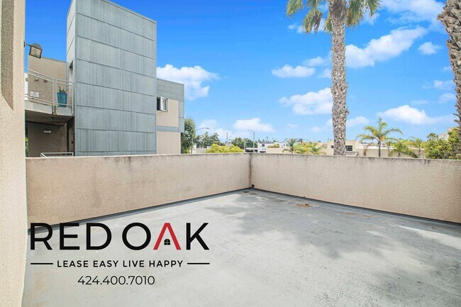 Building Photo - 1011 Pico Blvd