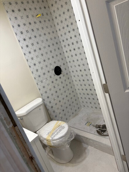 Building Photo - 4705 Yosemite Blvd