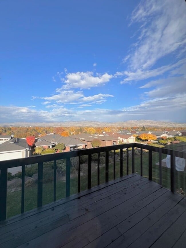 Building Photo - Furnished 4 Bed 3 Bath Patio Home with Stu...