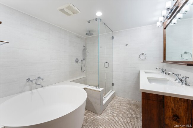 Building Photo - 92 Pocantico St