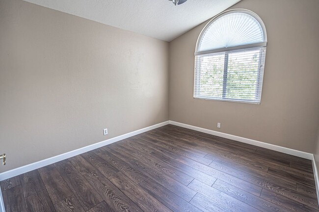 Building Photo - COMING SOON! 4 Bedroom Home for Rent in Santa Clarita!