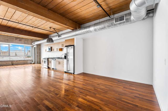 Building Photo - 530 S Hewitt St