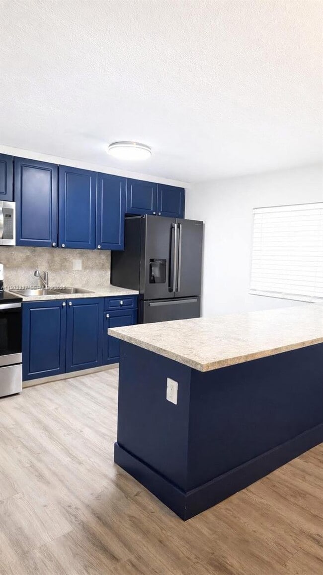 Building Photo - 6305 Hayes St