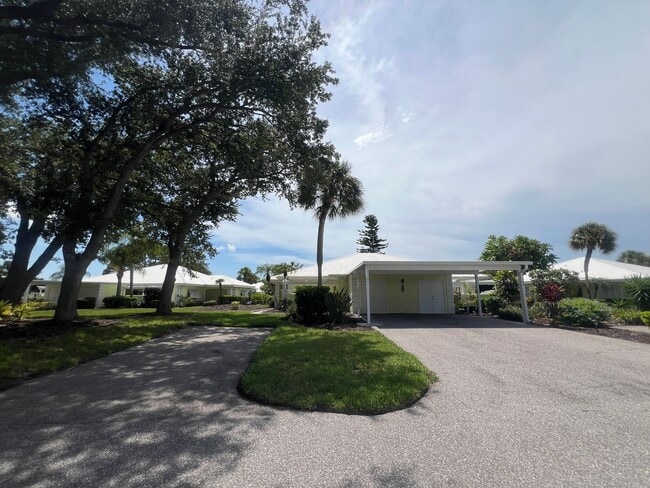 Building Photo - August Villas at Plantation