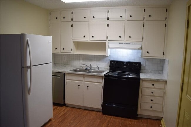 Building Photo - 475 Holly Ridge Dr NW