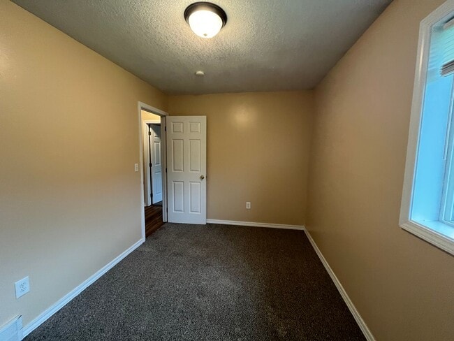 Building Photo - 896 Wescott Square