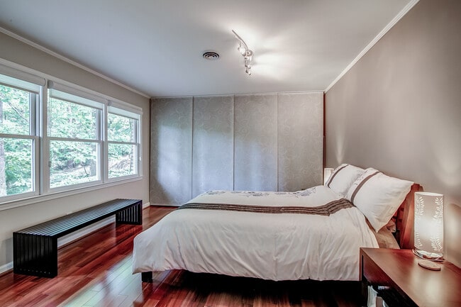 Building Photo - 720 Langford Ln NW