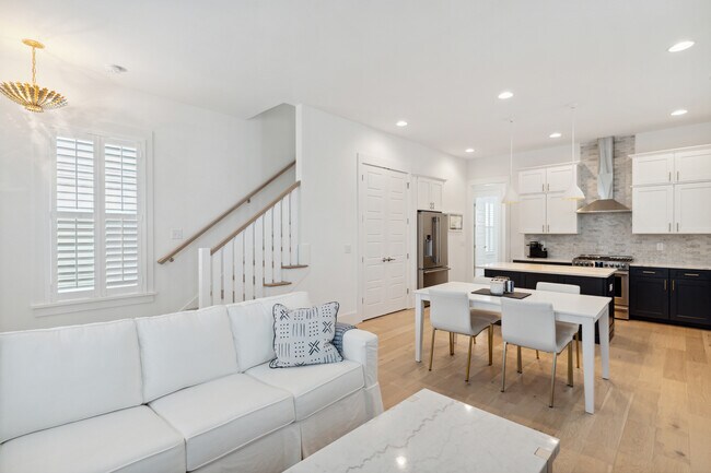 Building Photo - 1470 Mizzen Alley