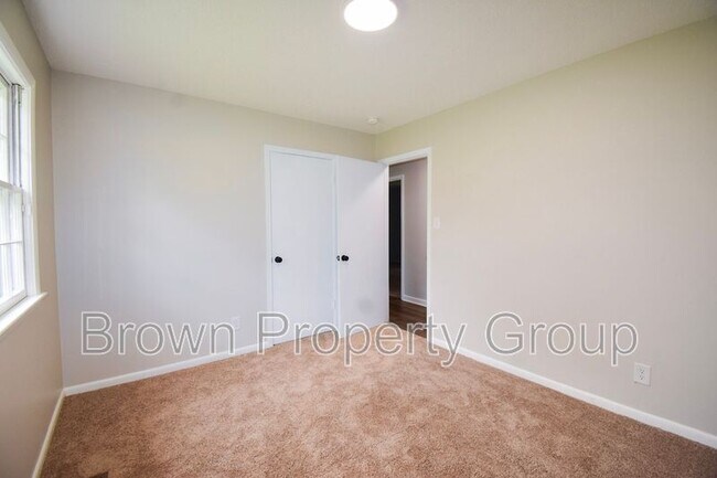 Building Photo - 870 Bedrock Dr