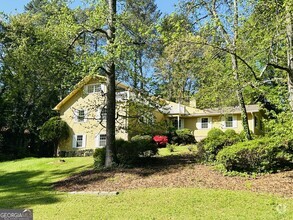 Building Photo - 2131 Perrin Dr