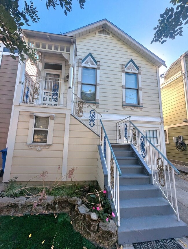 Building Photo - Adorable and Historic Home in West Alameda