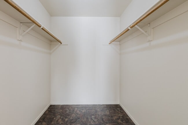 Building Photo - 21 W Golf Pl